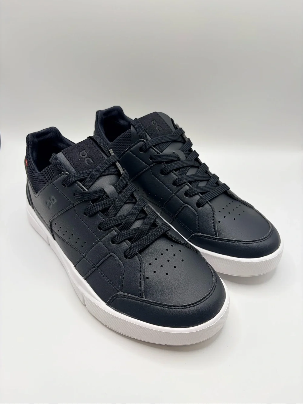 On Cloud Roger Clubhouse Women’s Low-Top Sneaker in Black with White Sole
